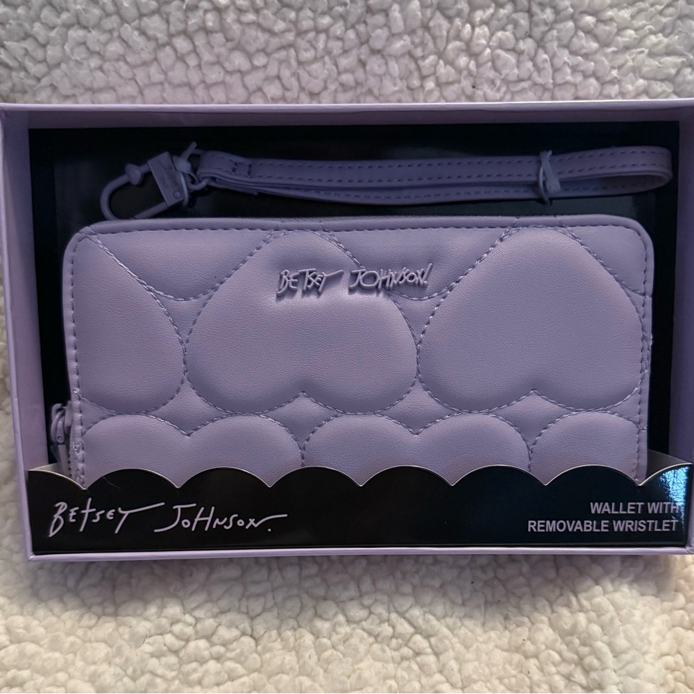 Betsey Johnson Lavender Heart Wallet with Removable Wristlet (approx 4.5 x 8)
